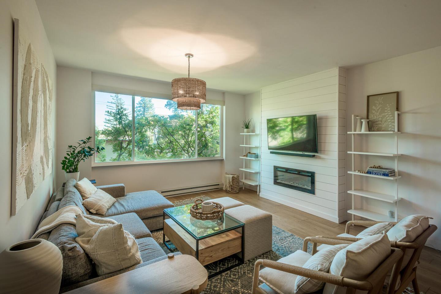 Detail Gallery Image 4 of 16 For 1515 Arc Way #105,  Burlingame,  CA 94010 - 1 Beds | 1 Baths