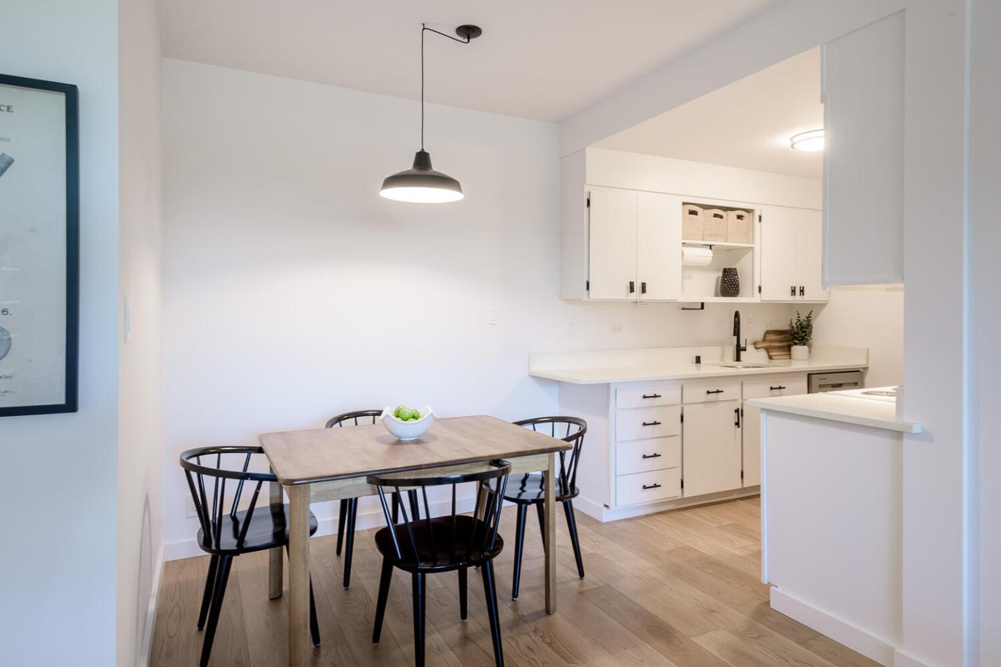 Detail Gallery Image 7 of 16 For 1515 Arc Way #105,  Burlingame,  CA 94010 - 1 Beds | 1 Baths