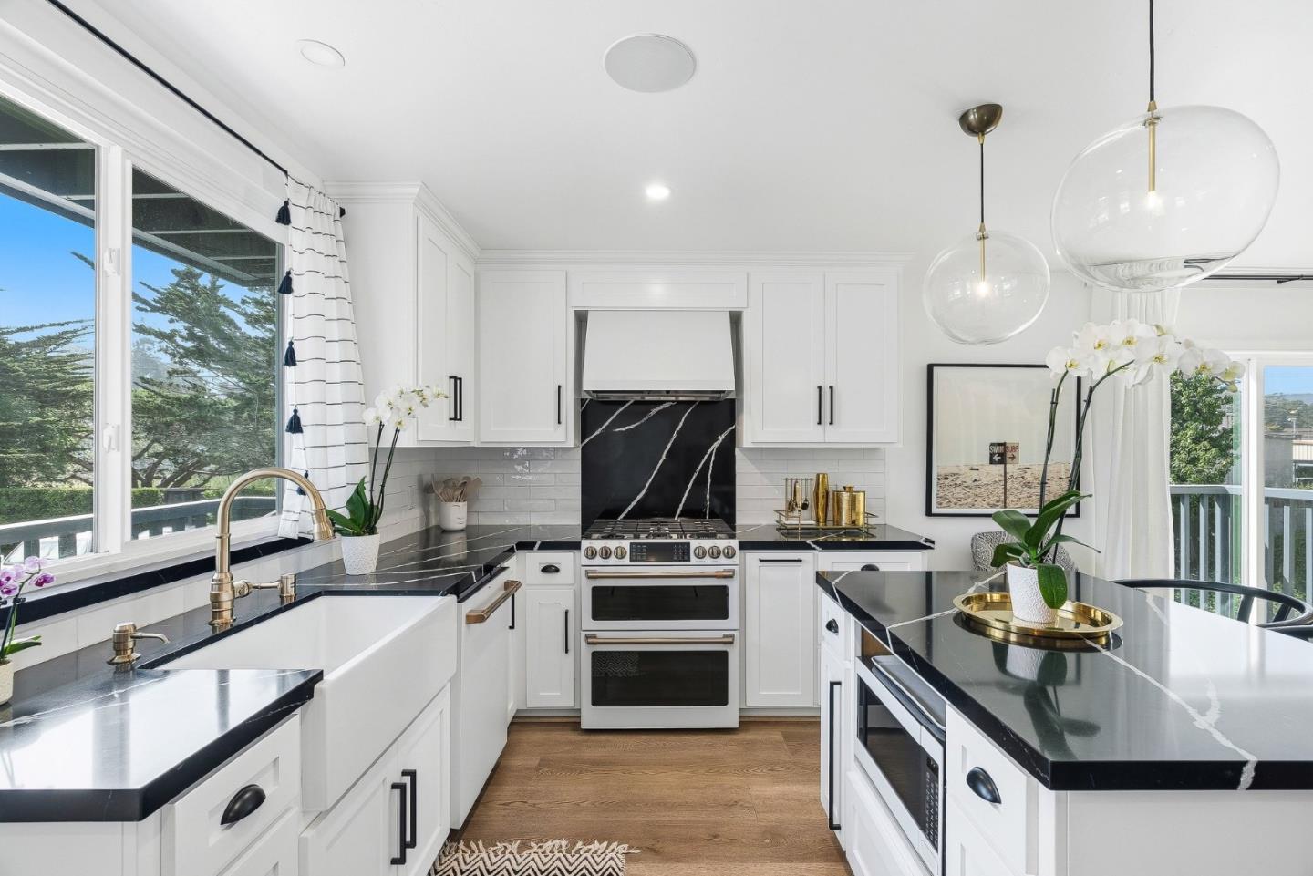 Detail Gallery Image 11 of 43 For 37 La Playa St #37,  Monterey,  CA 93940 - 2 Beds | 2/1 Baths