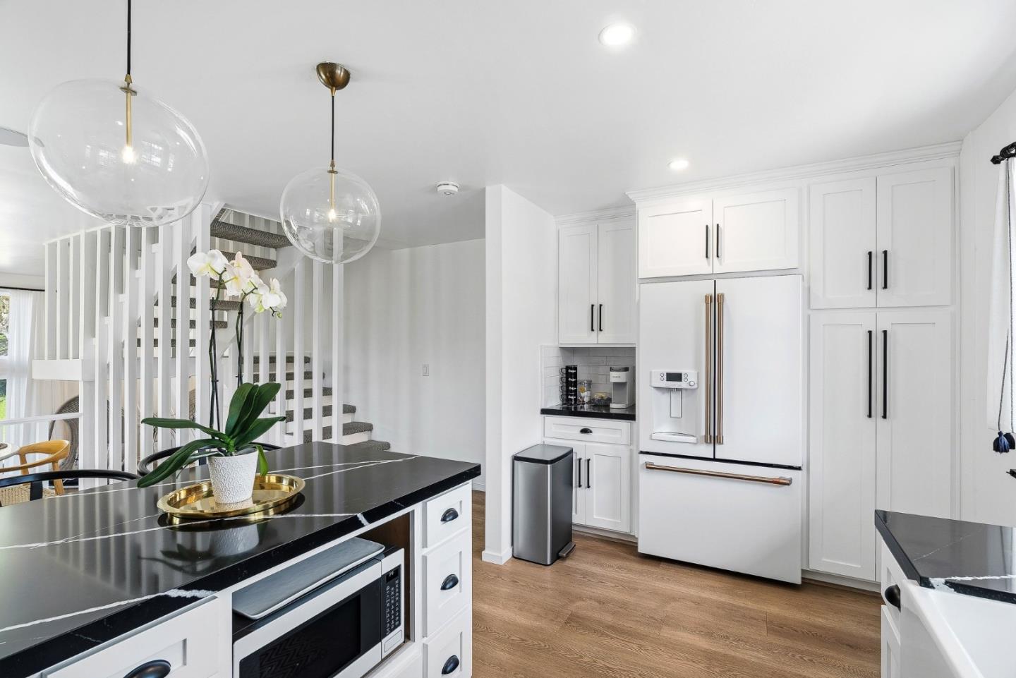 Detail Gallery Image 12 of 43 For 37 La Playa St #37,  Monterey,  CA 93940 - 2 Beds | 2/1 Baths