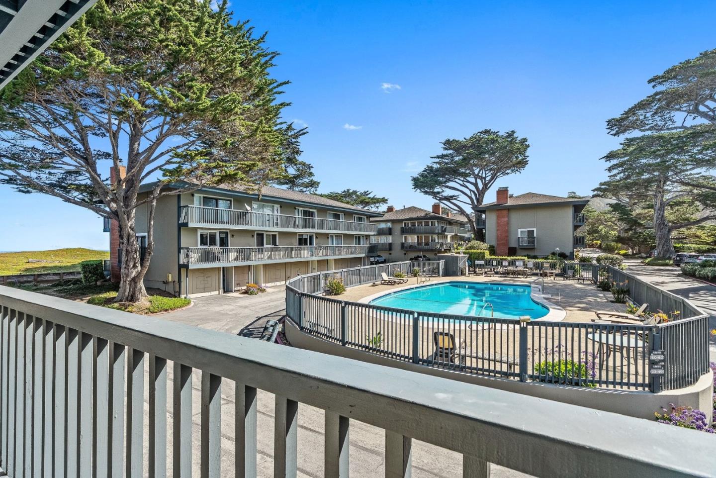 Detail Gallery Image 13 of 43 For 37 La Playa St #37,  Monterey,  CA 93940 - 2 Beds | 2/1 Baths
