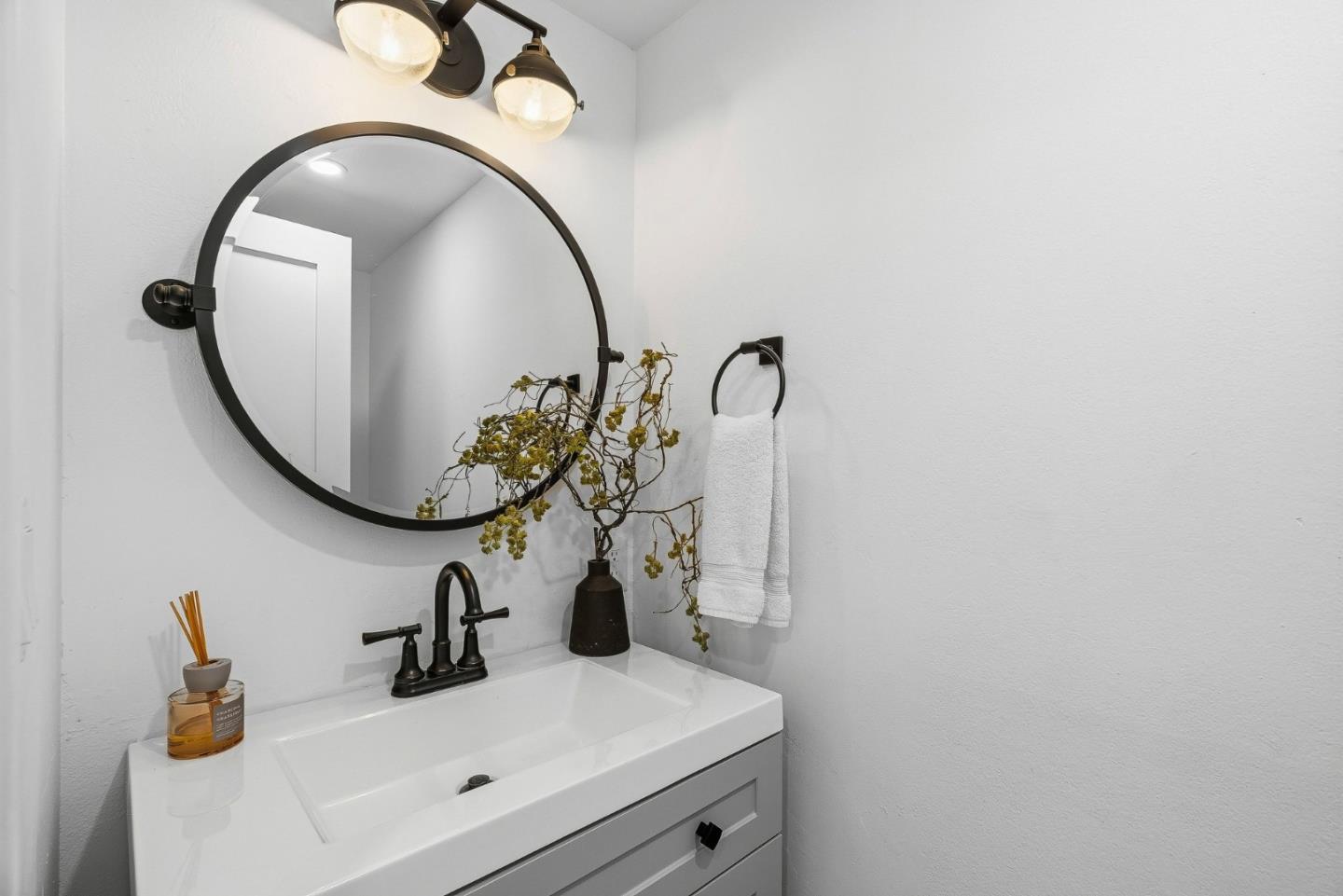 Detail Gallery Image 28 of 43 For 37 La Playa St #37,  Monterey,  CA 93940 - 2 Beds | 2/1 Baths