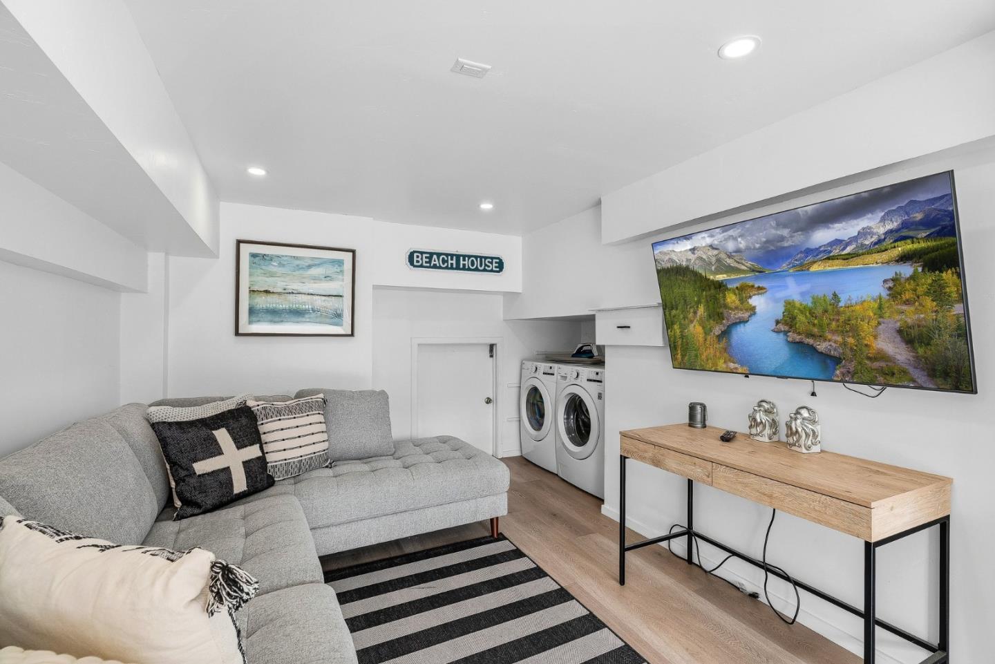 Detail Gallery Image 29 of 43 For 37 La Playa St #37,  Monterey,  CA 93940 - 2 Beds | 2/1 Baths