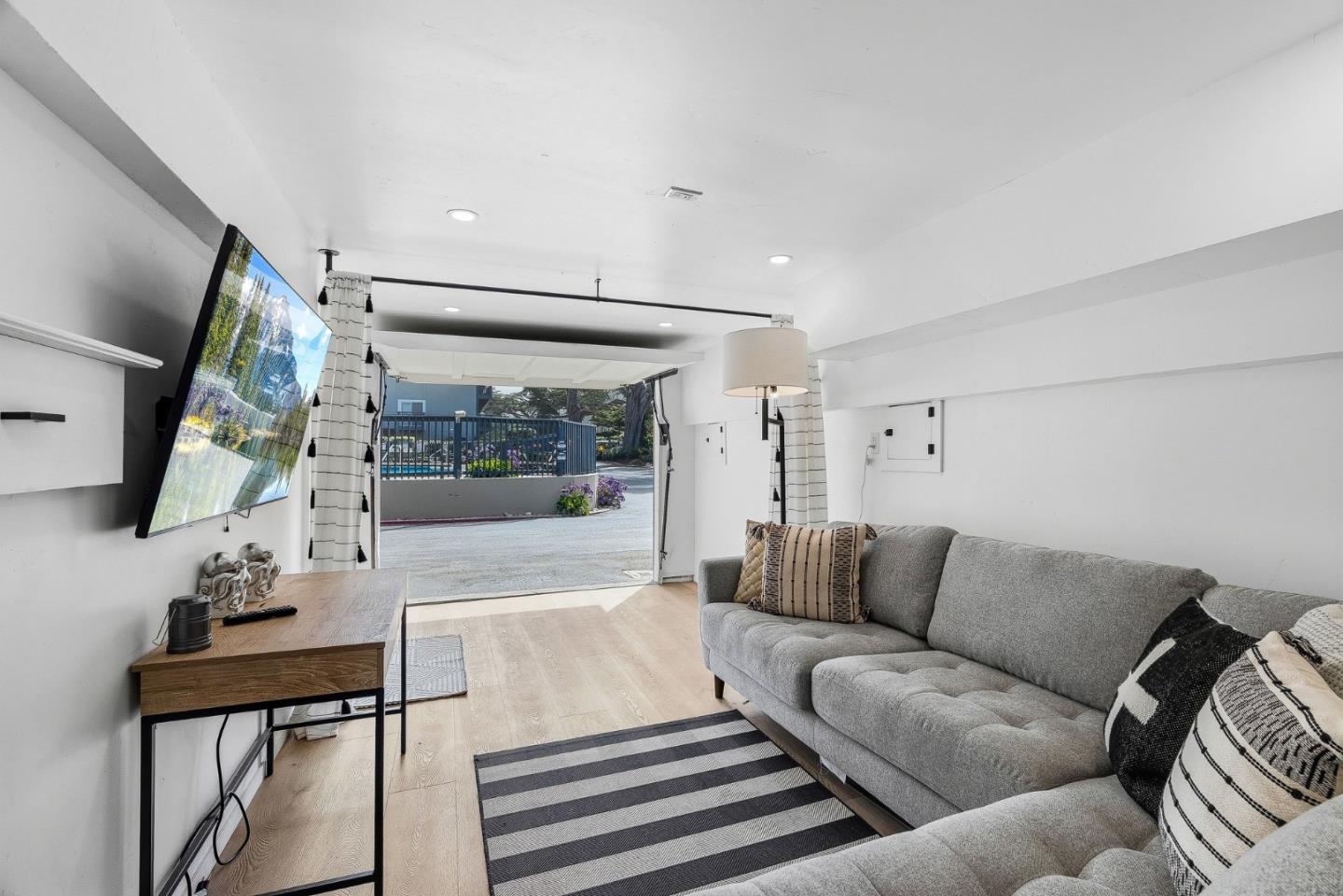 Detail Gallery Image 30 of 43 For 37 La Playa St #37,  Monterey,  CA 93940 - 2 Beds | 2/1 Baths