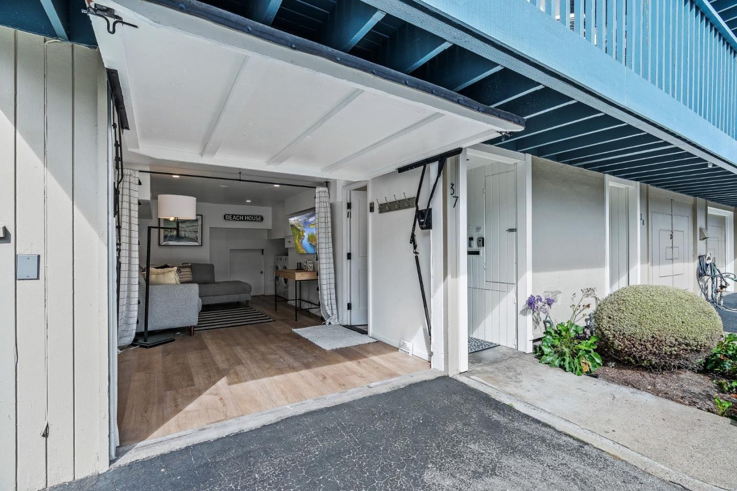 Detail Gallery Image 31 of 43 For 37 La Playa St #37,  Monterey,  CA 93940 - 2 Beds | 2/1 Baths