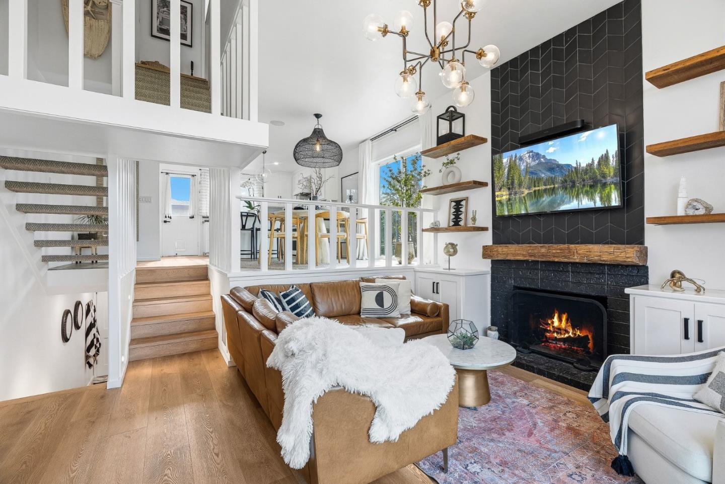 Detail Gallery Image 4 of 43 For 37 La Playa St #37,  Monterey,  CA 93940 - 2 Beds | 2/1 Baths