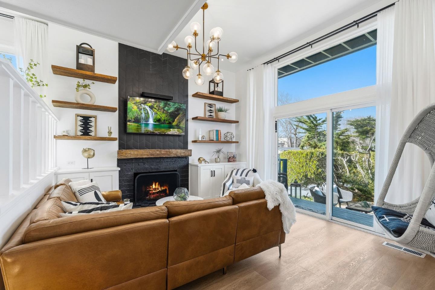 Detail Gallery Image 5 of 43 For 37 La Playa St #37,  Monterey,  CA 93940 - 2 Beds | 2/1 Baths