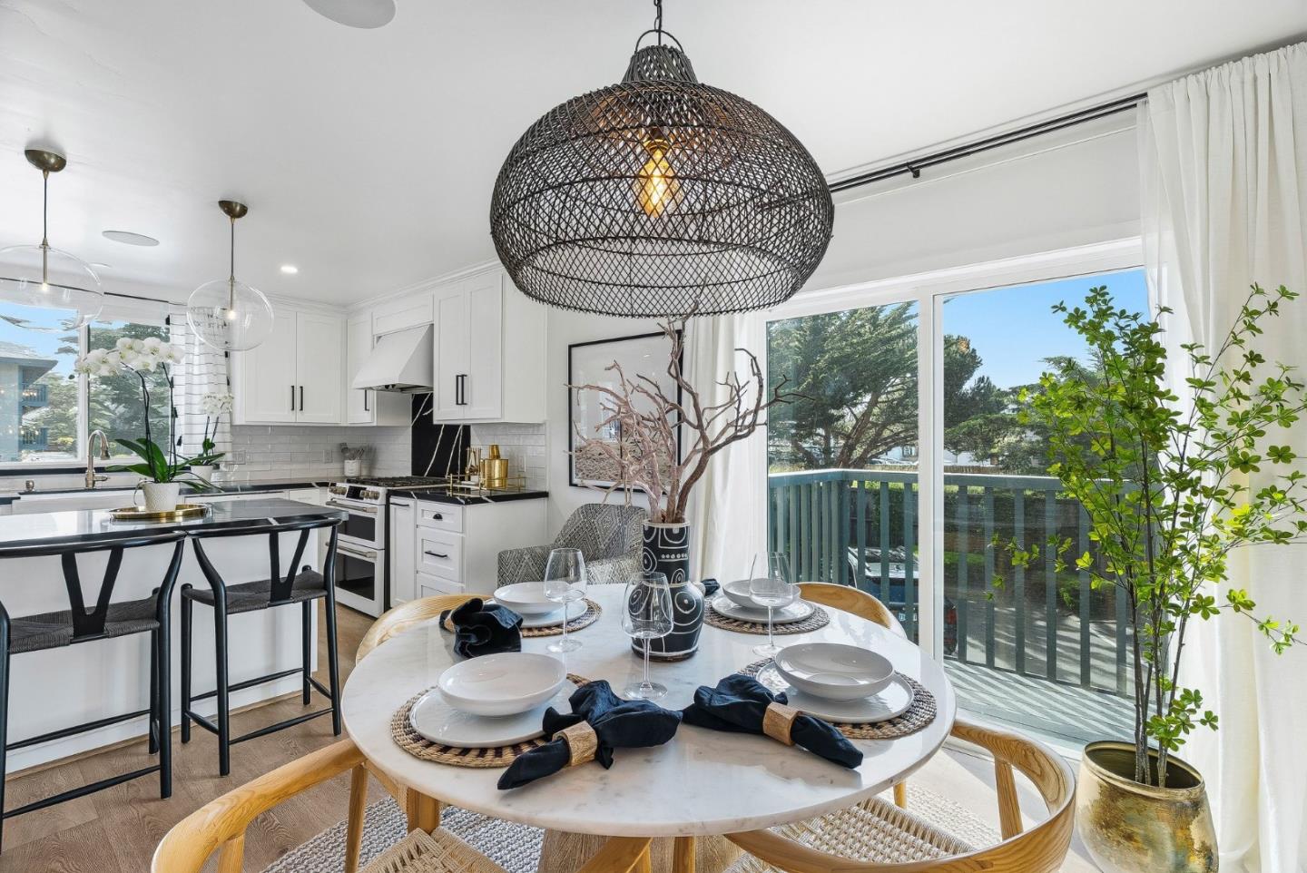 Detail Gallery Image 6 of 43 For 37 La Playa St #37,  Monterey,  CA 93940 - 2 Beds | 2/1 Baths