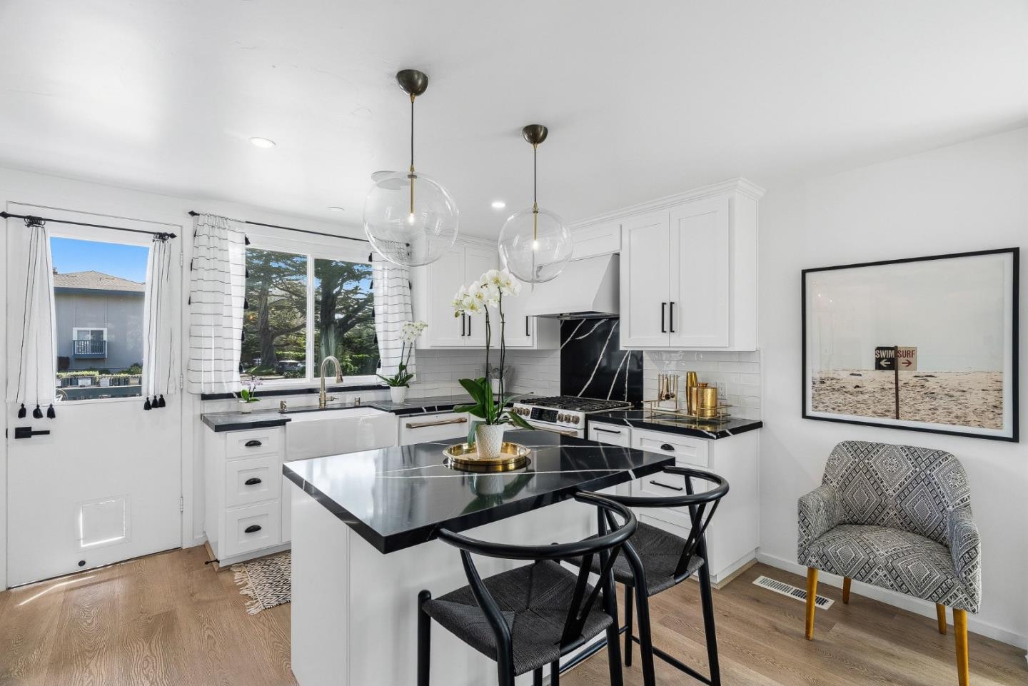 Detail Gallery Image 9 of 43 For 37 La Playa St #37,  Monterey,  CA 93940 - 2 Beds | 2/1 Baths