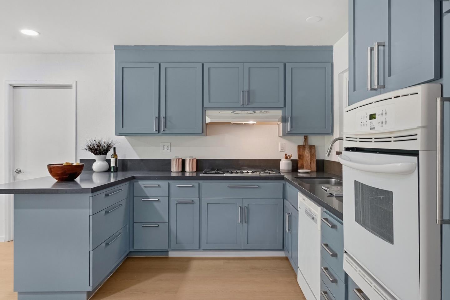 Detail Gallery Image 10 of 34 For 997 Ilima Way, Palo Alto,  CA 94306 - 4 Beds | 2 Baths