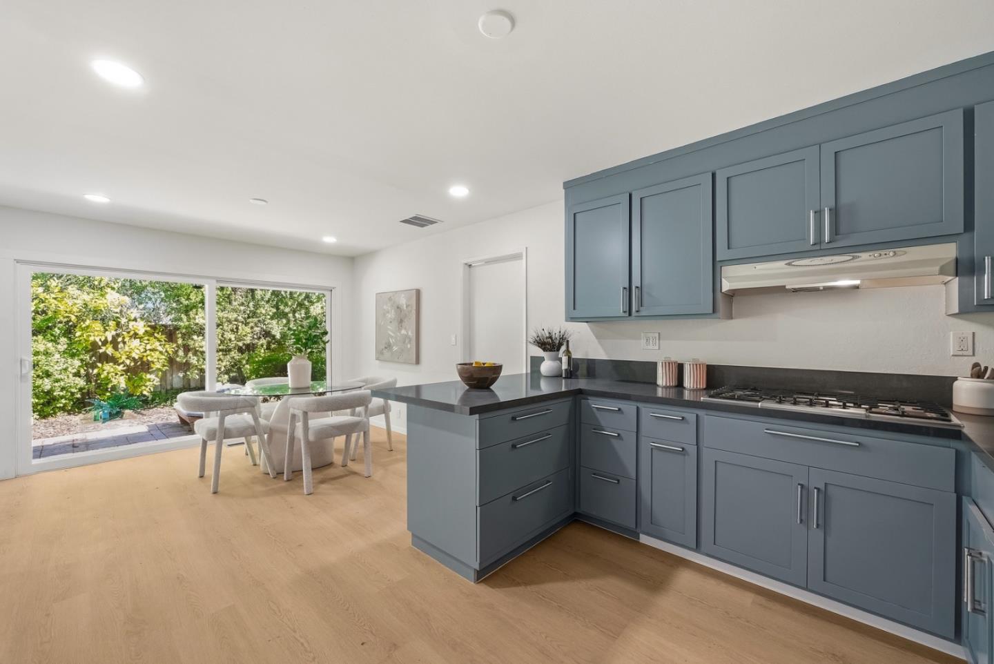 Detail Gallery Image 7 of 34 For 997 Ilima Way, Palo Alto,  CA 94306 - 4 Beds | 2 Baths