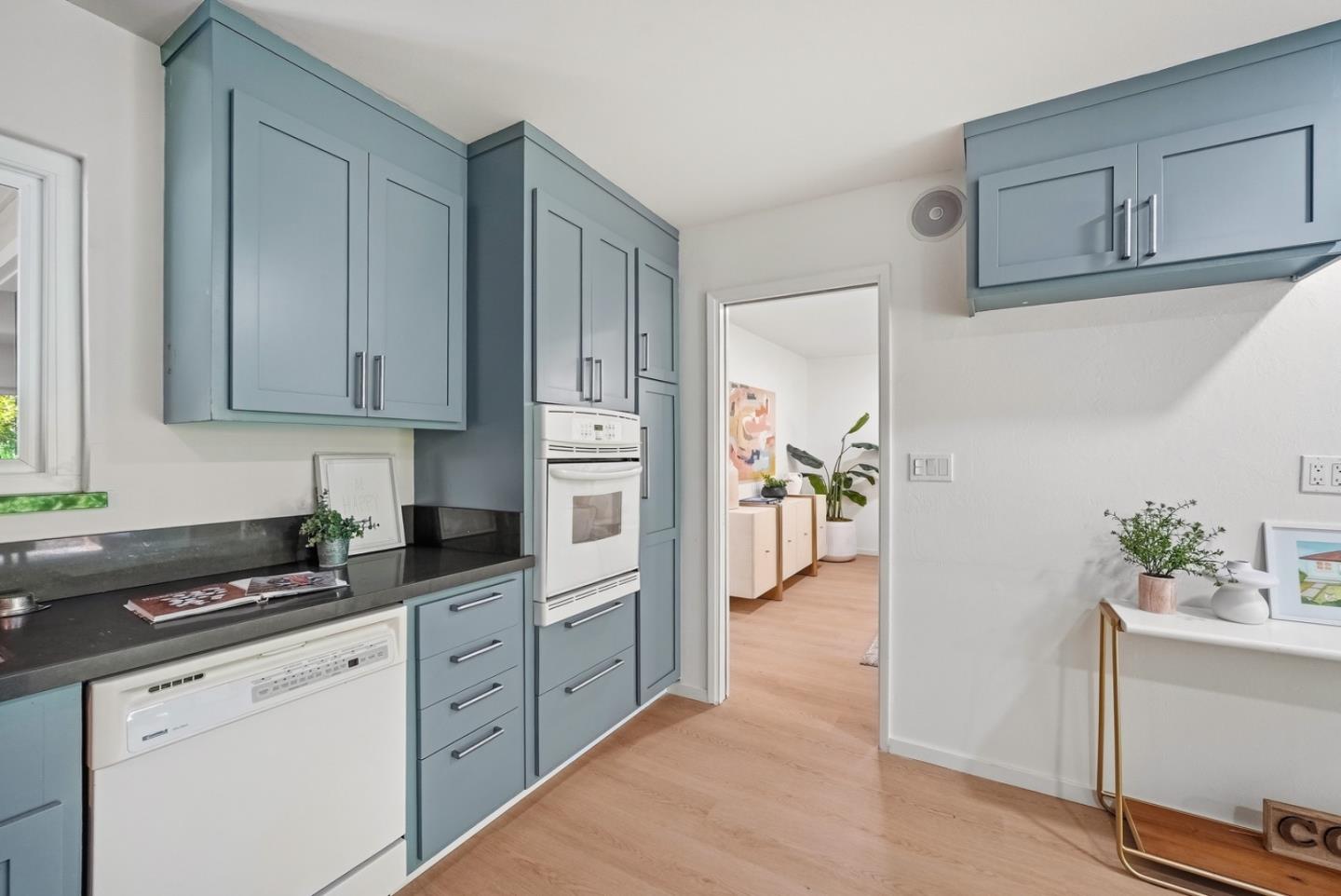 Detail Gallery Image 8 of 34 For 997 Ilima Way, Palo Alto,  CA 94306 - 4 Beds | 2 Baths