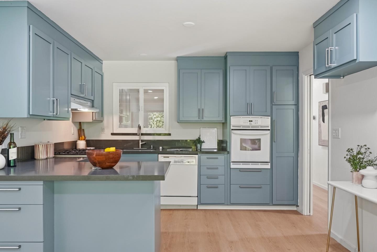 Detail Gallery Image 9 of 34 For 997 Ilima Way, Palo Alto,  CA 94306 - 4 Beds | 2 Baths