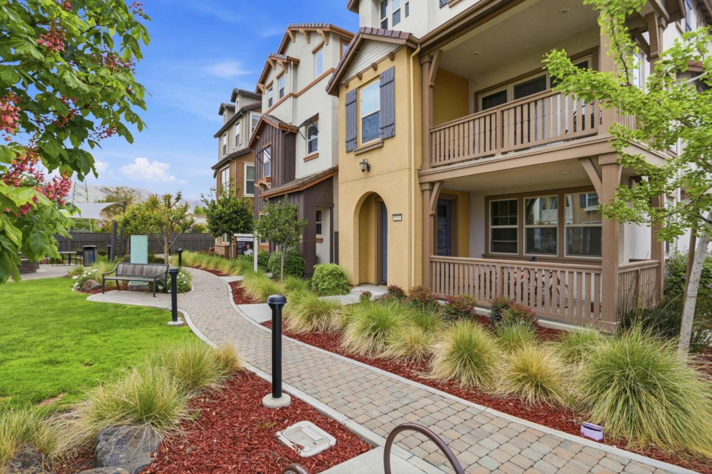 Detail Gallery Image 4 of 42 For 1536 Hidden Creek Ln, Milpitas,  CA 95035 - 3 Beds | 3/1 Baths