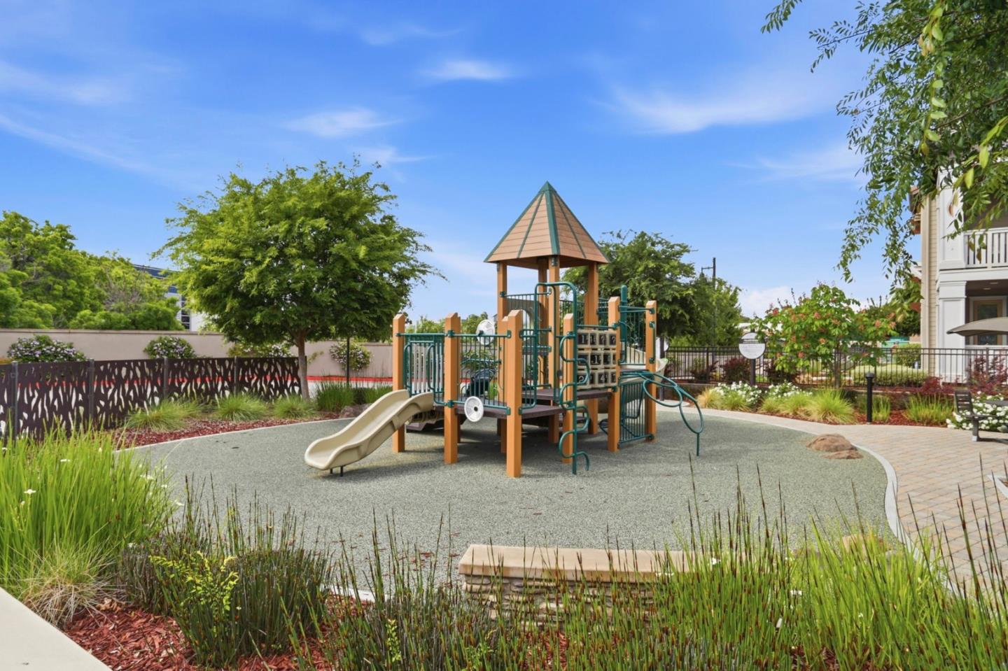 Detail Gallery Image 40 of 42 For 1536 Hidden Creek Ln, Milpitas,  CA 95035 - 3 Beds | 3/1 Baths