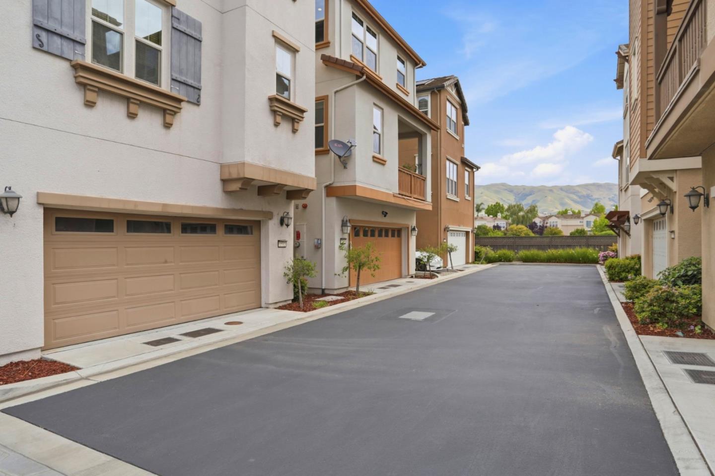 Detail Gallery Image 41 of 42 For 1536 Hidden Creek Ln, Milpitas,  CA 95035 - 3 Beds | 3/1 Baths