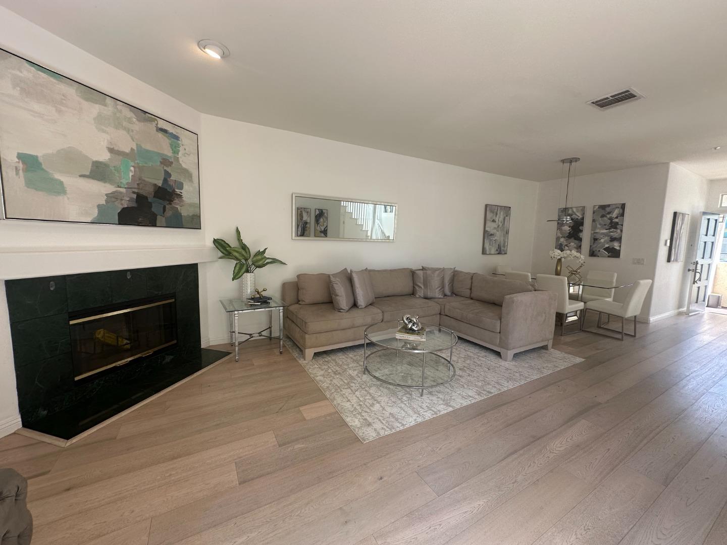Detail Gallery Image 2 of 23 For 2573 Park Blvd #U204,  Palo Alto,  CA 94306 - 2 Beds | 2/1 Baths