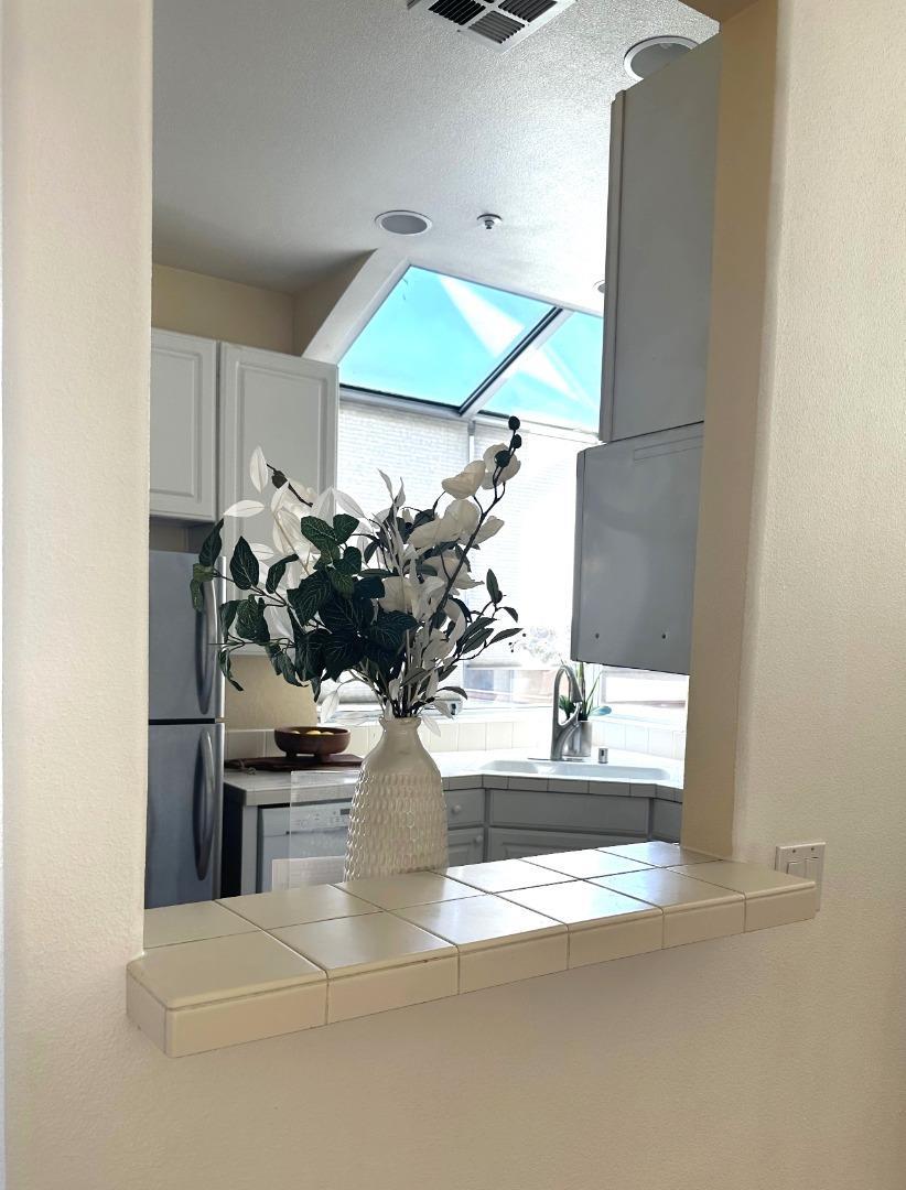 Detail Gallery Image 9 of 23 For 2573 Park Blvd #U204,  Palo Alto,  CA 94306 - 2 Beds | 2/1 Baths