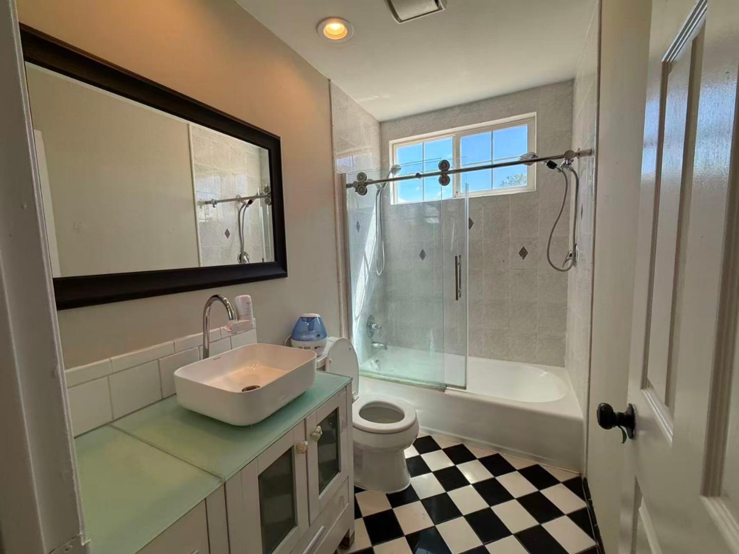 Detail Gallery Image 11 of 12 For 524 Weybridge Dr, San Jose,  CA 95123 - 4 Beds | 3 Baths