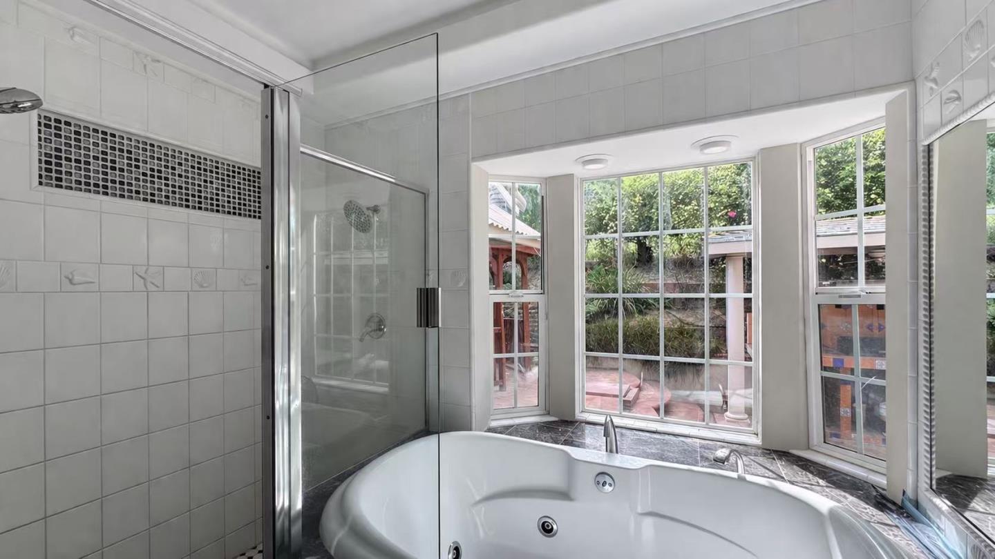 Detail Gallery Image 6 of 10 For 524 Weybridge Dr, San Jose,  CA 95123 - 4 Beds | 3 Baths