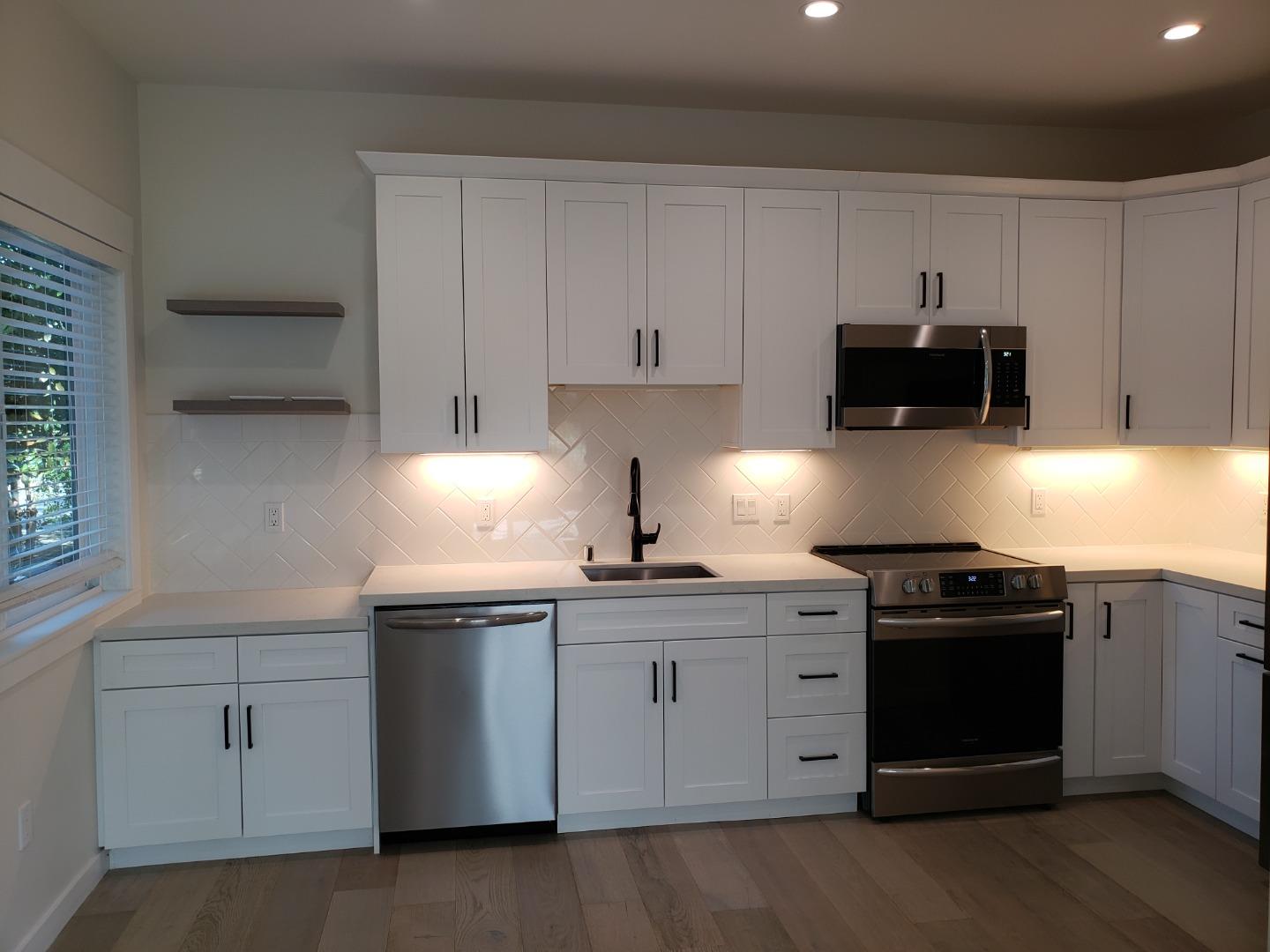 Detail Gallery Image 2 of 16 For 1701 Black Mountain a,  Hillsborough,  CA 94010 - 1 Beds | 1 Baths