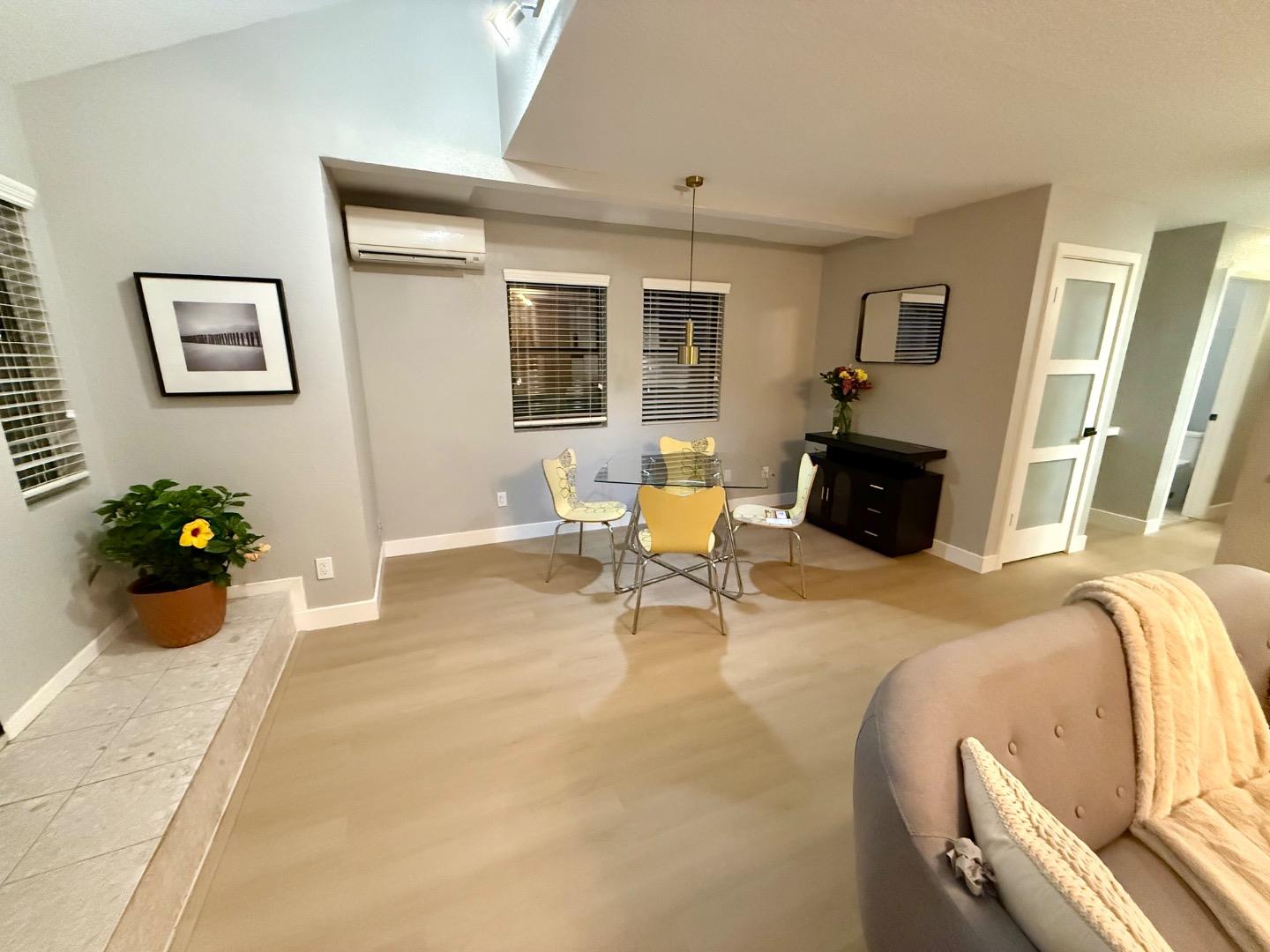 Detail Gallery Image 10 of 29 For 421 Sierra Vista Ave #7,  Mountain View,  CA 94043 - 3 Beds | 2/1 Baths