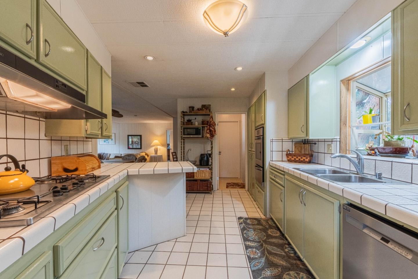 Detail Gallery Image 11 of 40 For 17633 Pond Derosa N/a,  Salinas,  CA 93907 - 2 Beds | 2 Baths