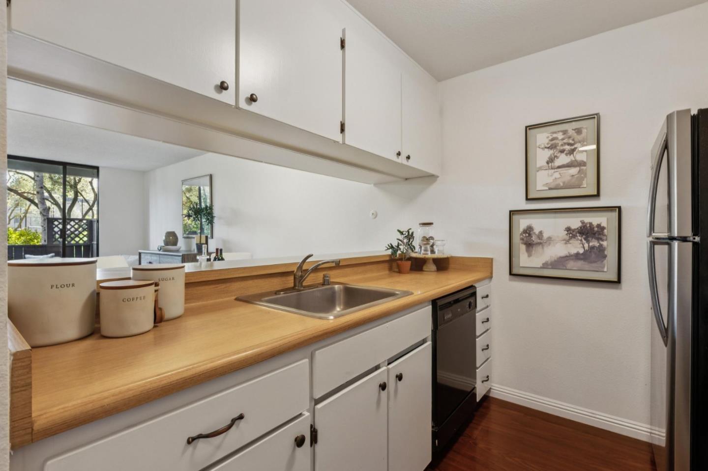 Detail Gallery Image 4 of 42 For 2101 Shelter Creek Ln, San Bruno,  CA 94066 - 1 Beds | 1 Baths