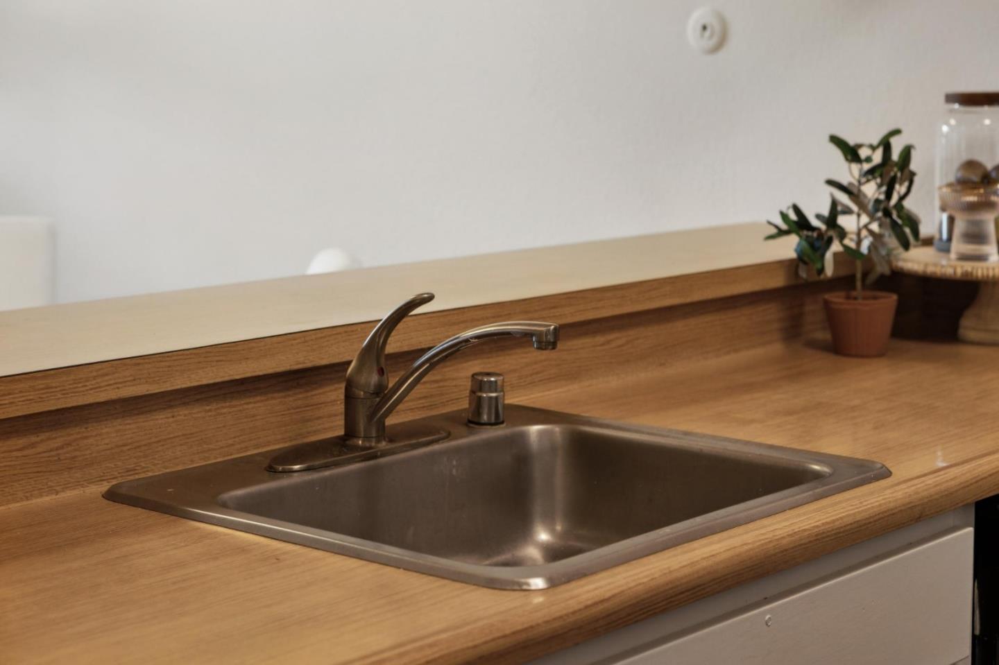 Detail Gallery Image 5 of 42 For 2101 Shelter Creek Ln, San Bruno,  CA 94066 - 1 Beds | 1 Baths