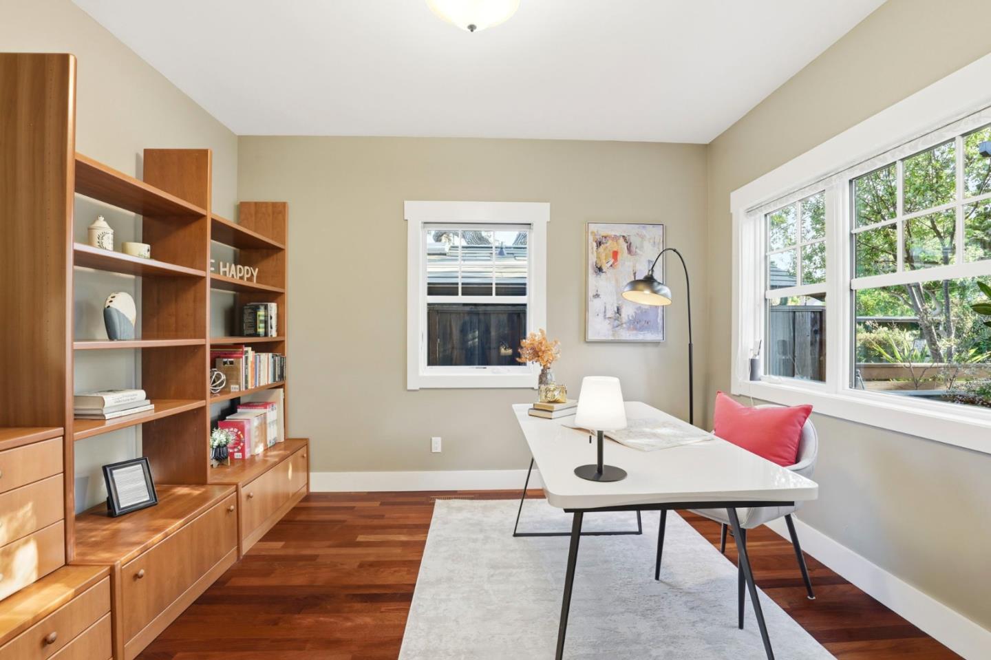 Detail Gallery Image 11 of 39 For 2067 Santa Cruz Ave, Menlo Park,  CA 94025 - 5 Beds | 3 Baths