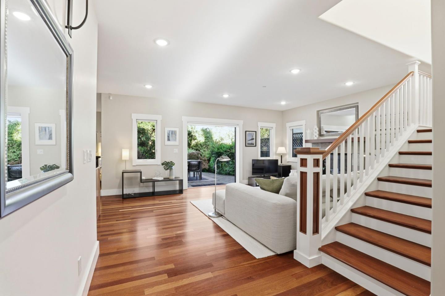 Detail Gallery Image 12 of 39 For 2067 Santa Cruz Ave, Menlo Park,  CA 94025 - 5 Beds | 3 Baths