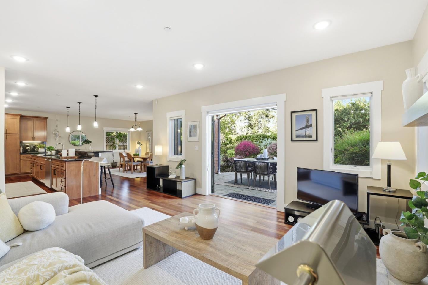 Detail Gallery Image 16 of 39 For 2067 Santa Cruz Ave, Menlo Park,  CA 94025 - 5 Beds | 3 Baths