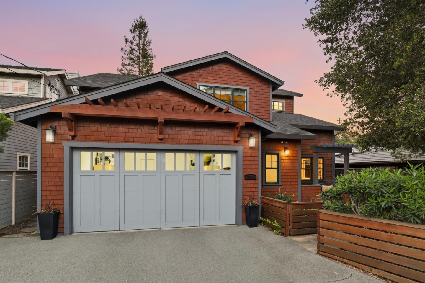 Detail Gallery Image 2 of 39 For 2067 Santa Cruz Ave, Menlo Park,  CA 94025 - 5 Beds | 3 Baths