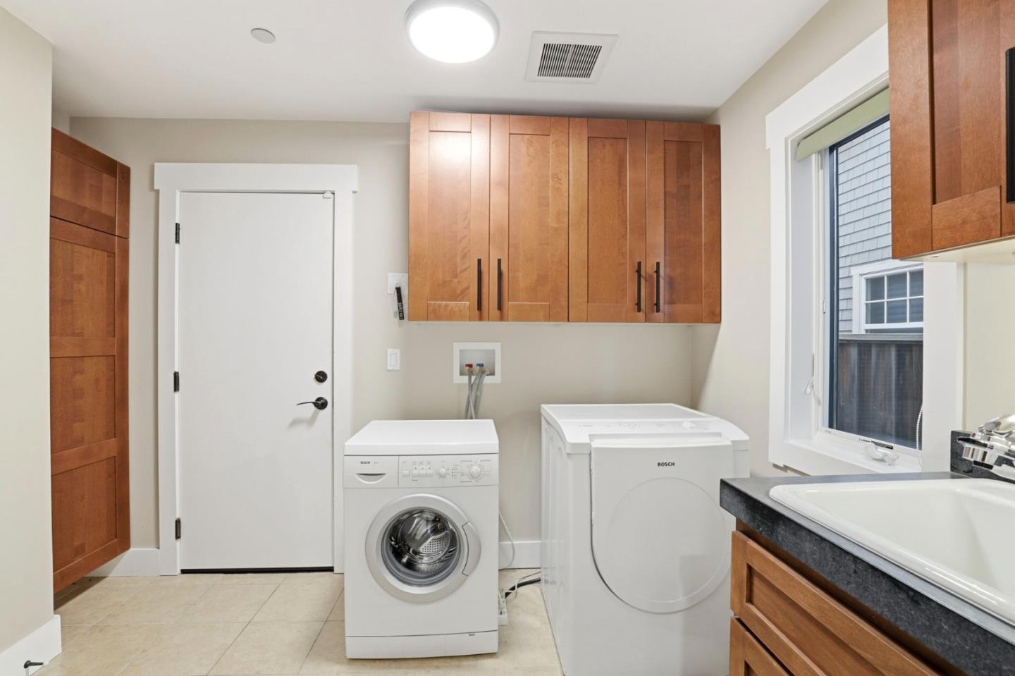 Detail Gallery Image 21 of 39 For 2067 Santa Cruz Ave, Menlo Park,  CA 94025 - 5 Beds | 3 Baths