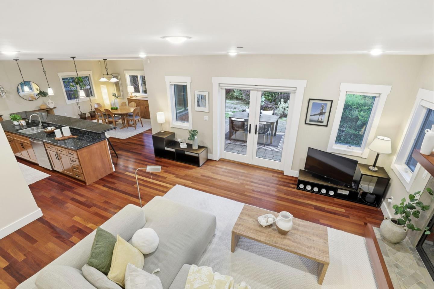 Detail Gallery Image 23 of 39 For 2067 Santa Cruz Ave, Menlo Park,  CA 94025 - 5 Beds | 3 Baths