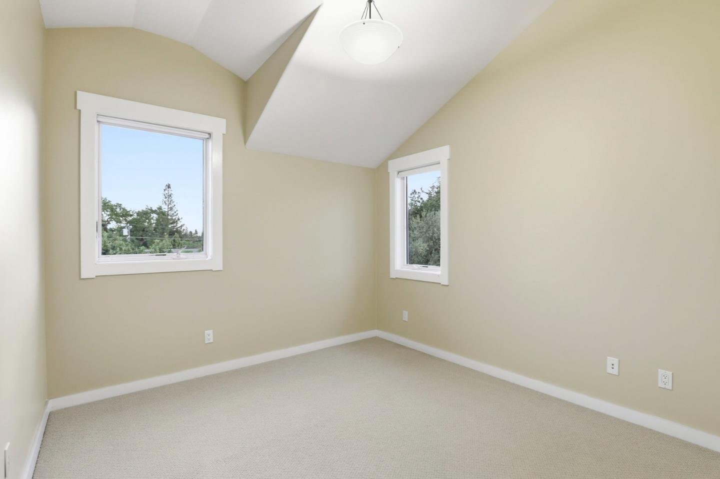 Detail Gallery Image 24 of 39 For 2067 Santa Cruz Ave, Menlo Park,  CA 94025 - 5 Beds | 3 Baths