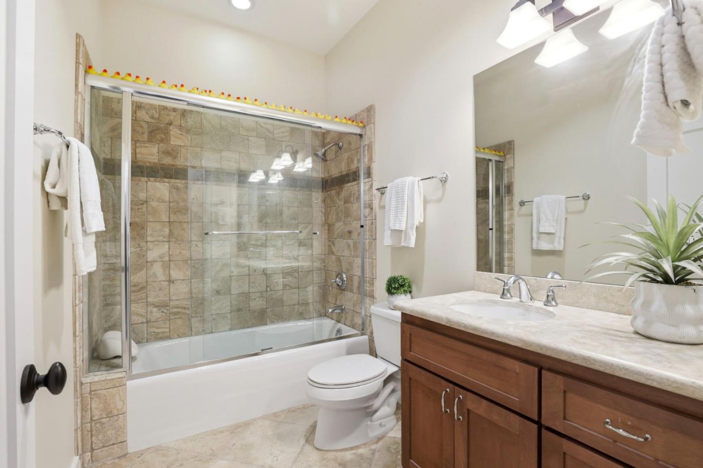 Detail Gallery Image 26 of 39 For 2067 Santa Cruz Ave, Menlo Park,  CA 94025 - 5 Beds | 3 Baths