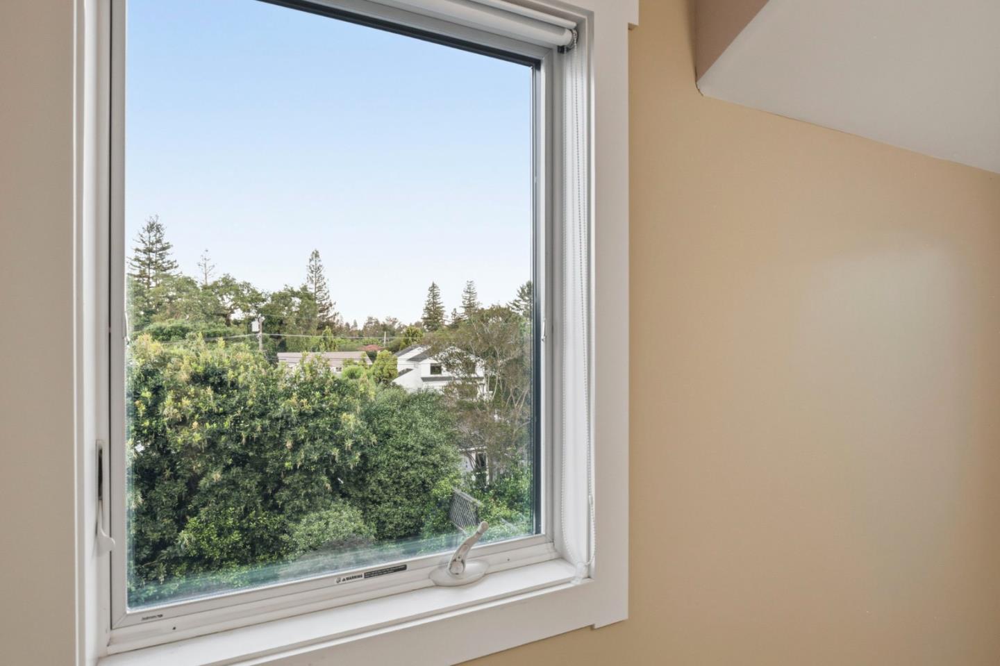 Detail Gallery Image 28 of 39 For 2067 Santa Cruz Ave, Menlo Park,  CA 94025 - 5 Beds | 3 Baths