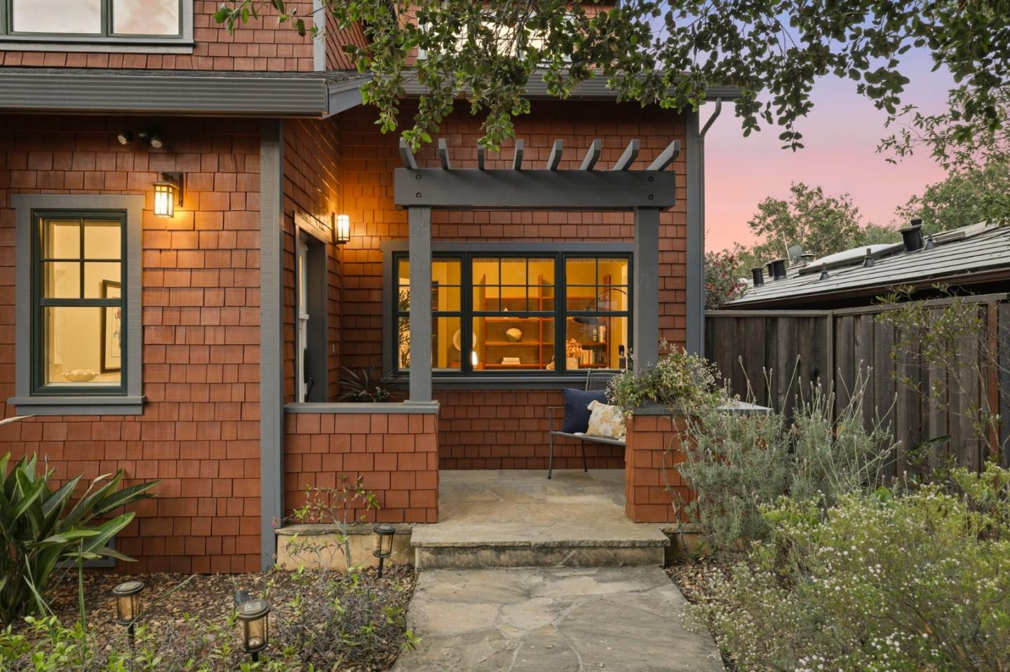 Detail Gallery Image 3 of 39 For 2067 Santa Cruz Ave, Menlo Park,  CA 94025 - 5 Beds | 3 Baths