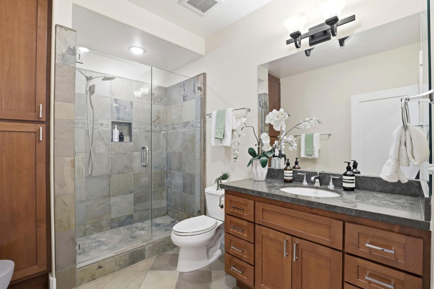 Detail Gallery Image 33 of 39 For 2067 Santa Cruz Ave, Menlo Park,  CA 94025 - 5 Beds | 3 Baths