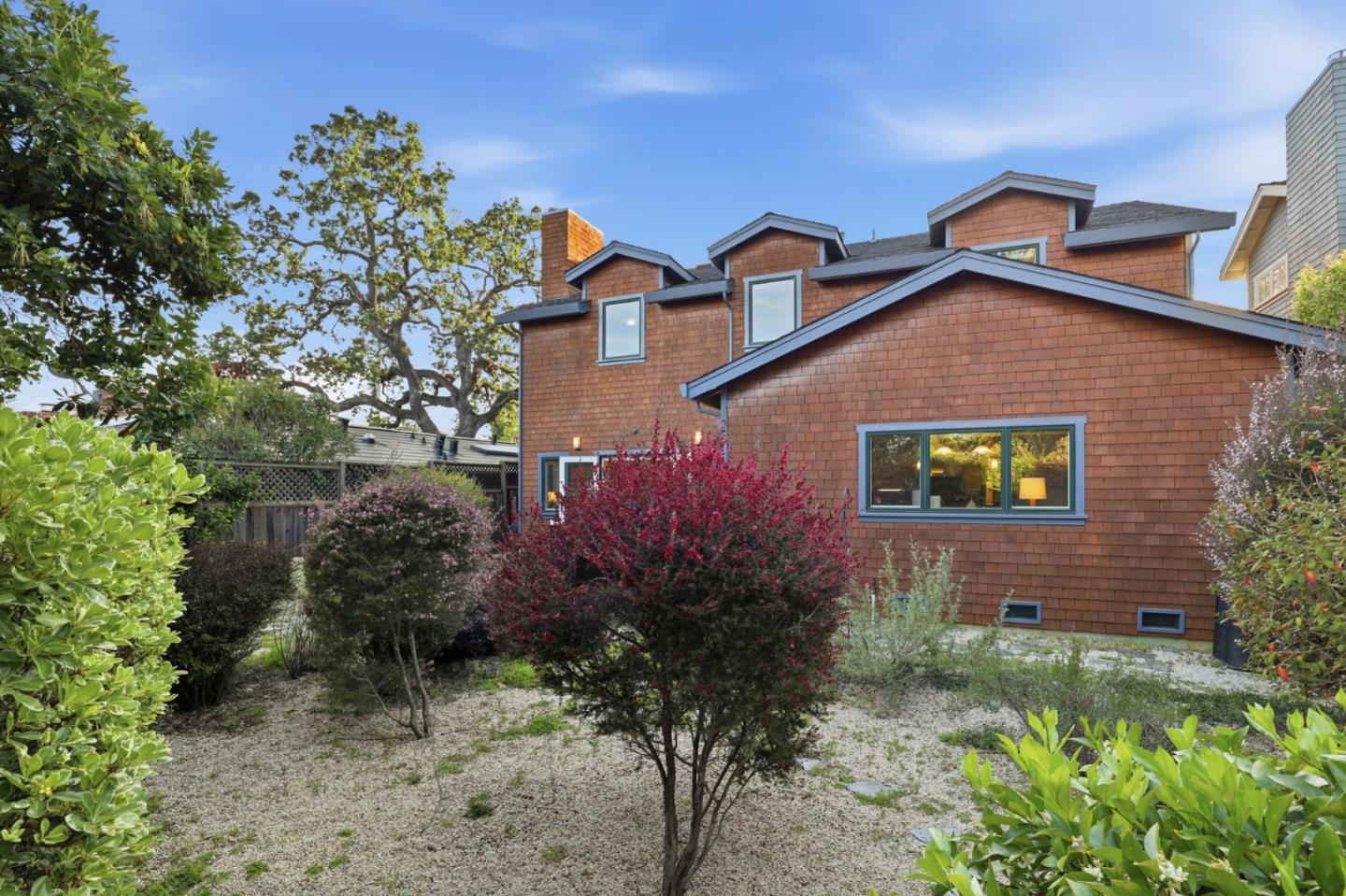 Detail Gallery Image 38 of 39 For 2067 Santa Cruz Ave, Menlo Park,  CA 94025 - 5 Beds | 3 Baths