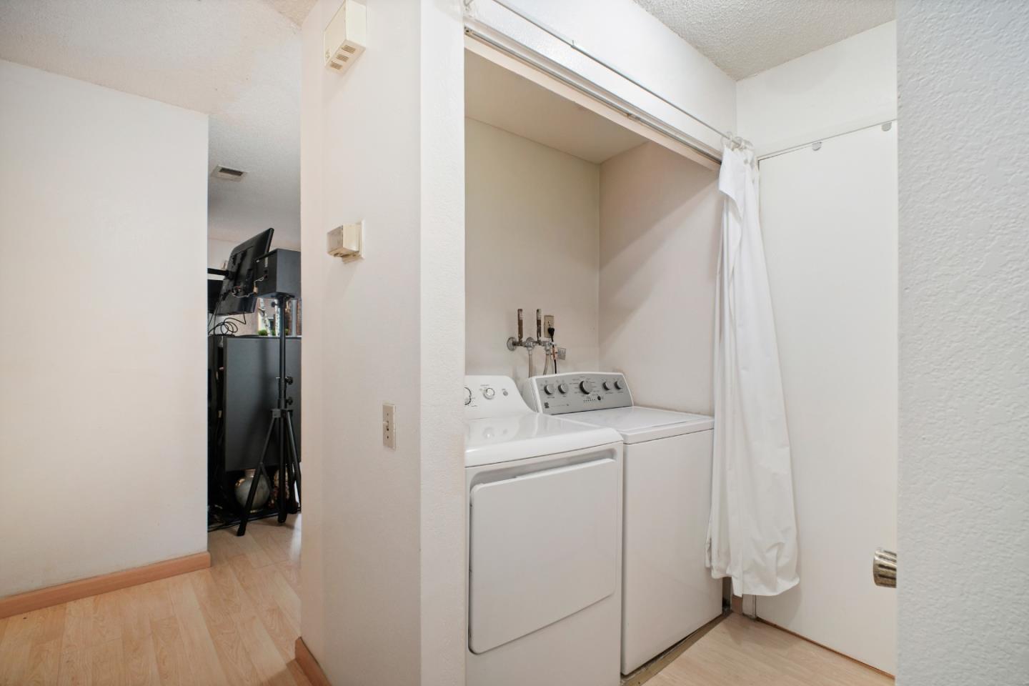 Detail Gallery Image 7 of 52 For 2599 Easton Ln #109,  San Jose,  CA 95133 - 2 Beds | 2 Baths