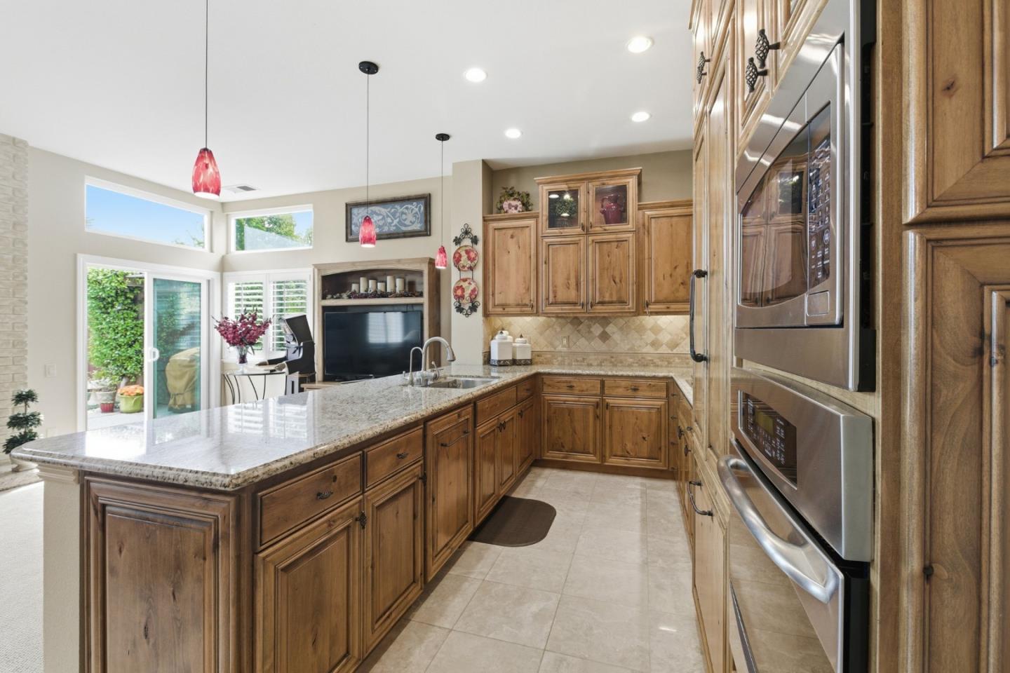 Detail Gallery Image 12 of 36 For 9612 Eagle Hills Way, Gilroy,  CA 95020 - 3 Beds | 2 Baths