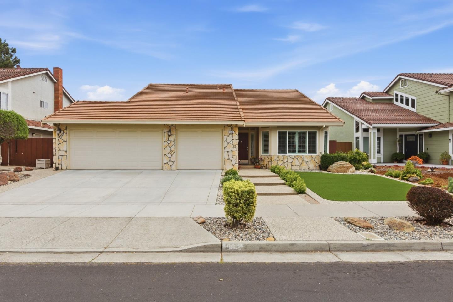 Detail Gallery Image 2 of 36 For 9612 Eagle Hills Way, Gilroy,  CA 95020 - 3 Beds | 2 Baths