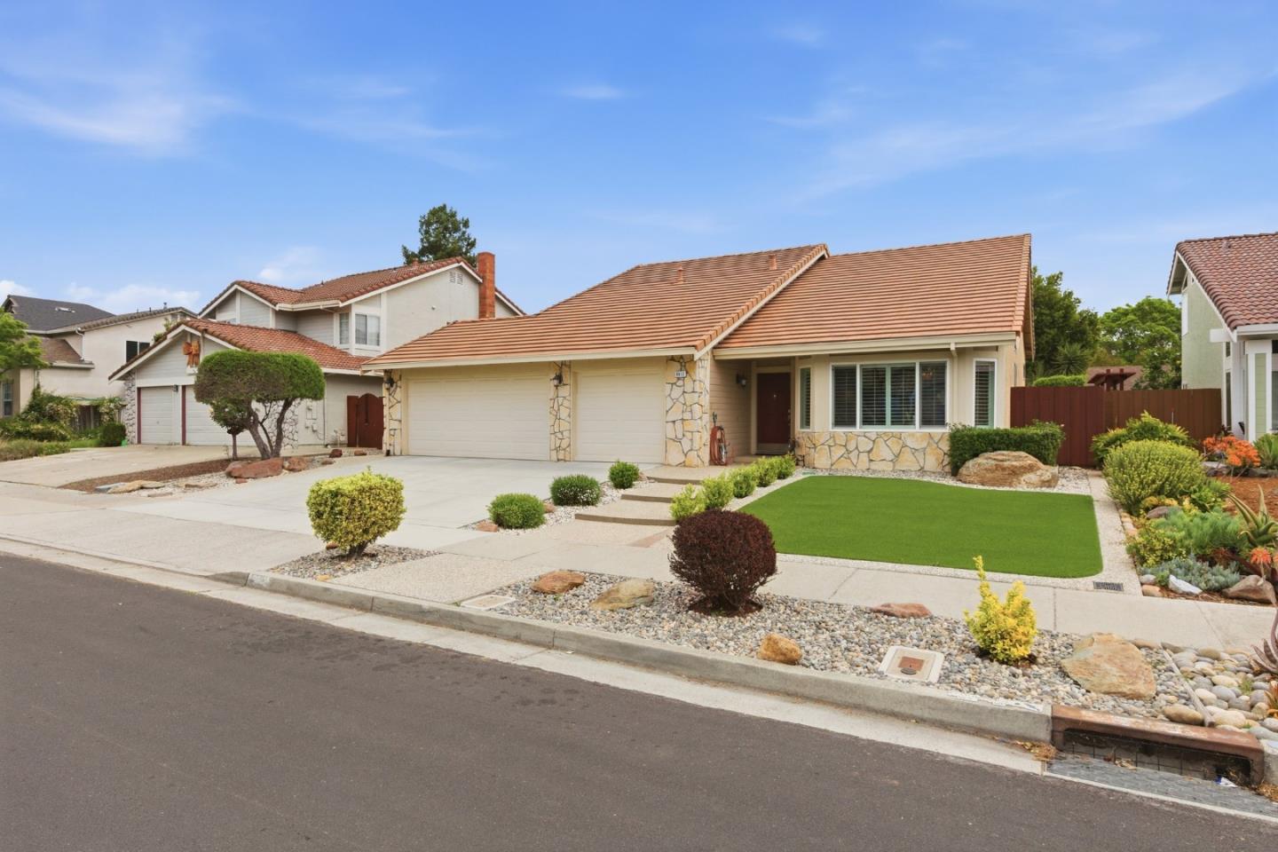 Detail Gallery Image 3 of 36 For 9612 Eagle Hills Way, Gilroy,  CA 95020 - 3 Beds | 2 Baths