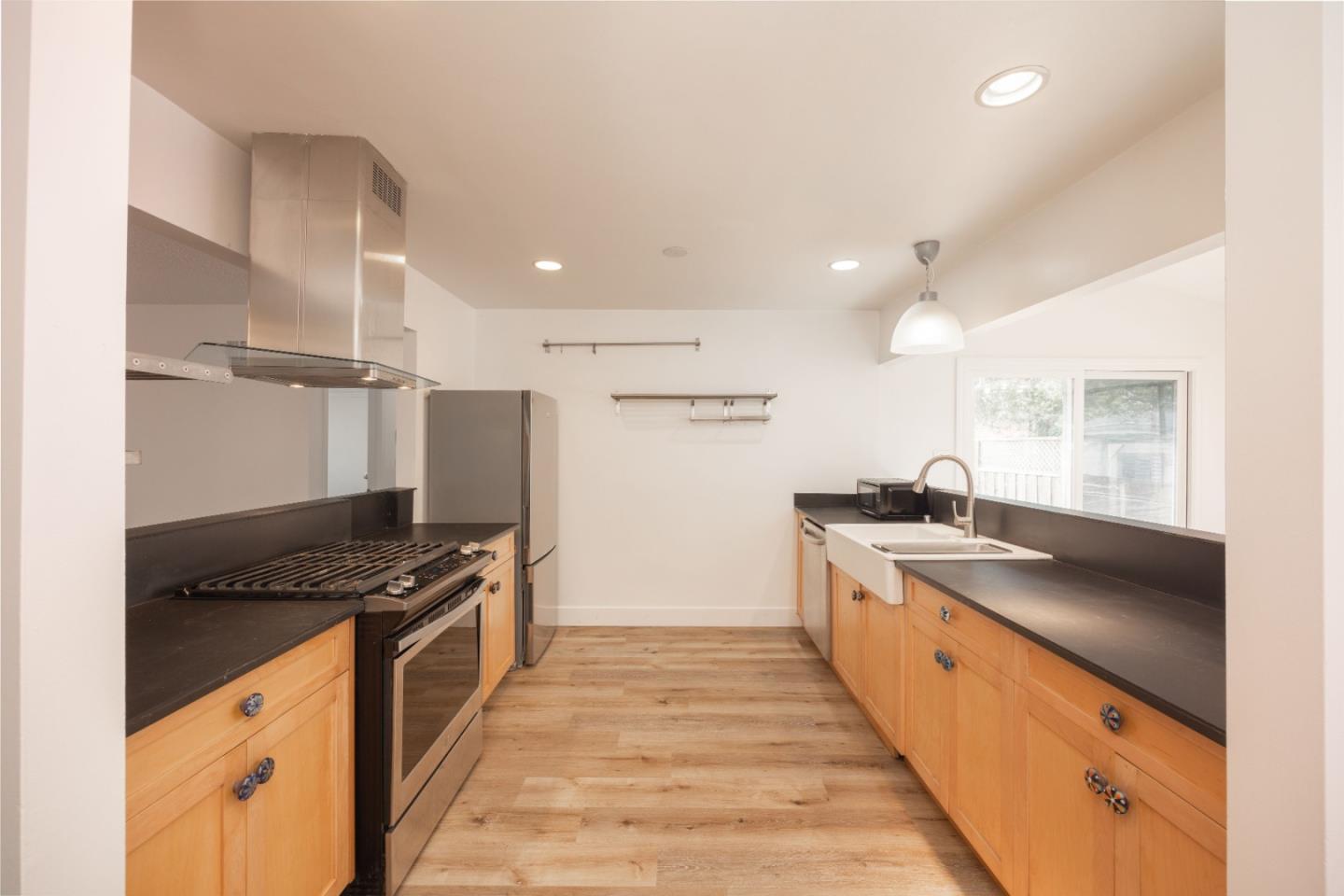 Detail Gallery Image 7 of 37 For 1161 Tamarind St, Montara,  CA 94037 - 4 Beds | 3 Baths