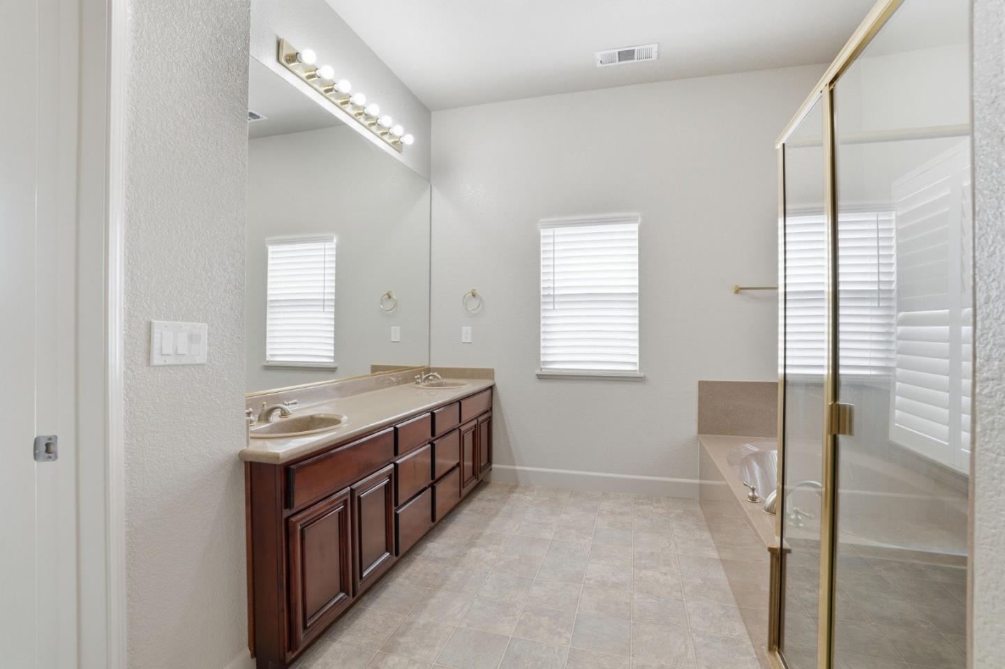 Detail Gallery Image 19 of 40 For 3216 Allan Adale Dr, Modesto,  CA 95355 - 3 Beds | 3 Baths