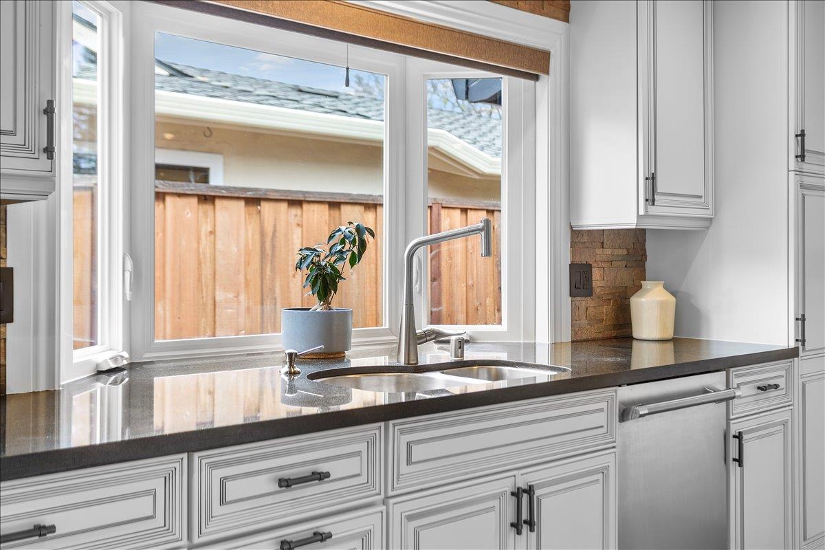 Detail Gallery Image 17 of 69 For 1529 Cameo Dr, San Jose,  CA 95129 - 3 Beds | 3 Baths