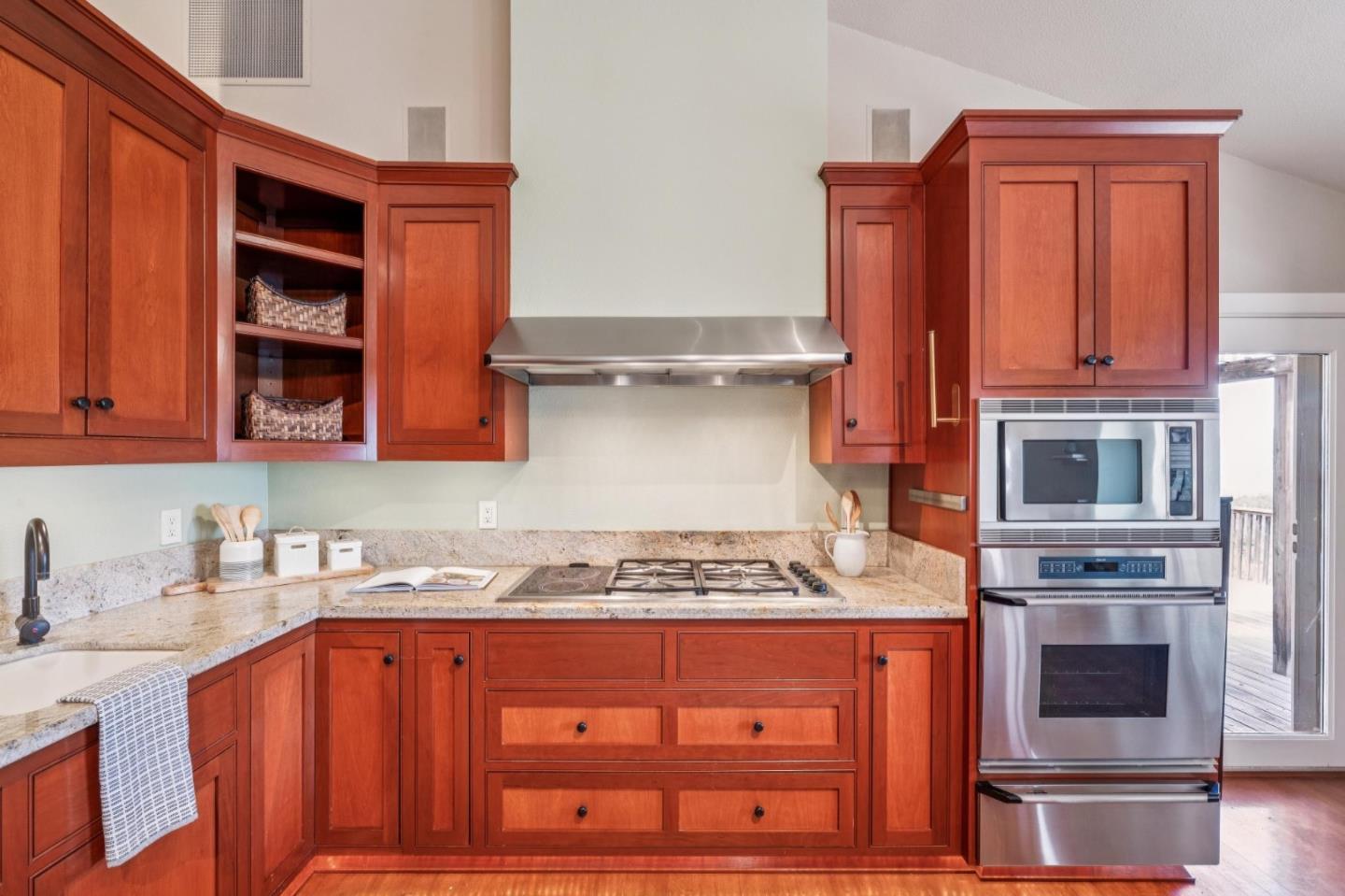 Detail Gallery Image 11 of 51 For 26245 Rinconada Dr, Carmel Valley,  CA 93924 - 4 Beds | 3/1 Baths