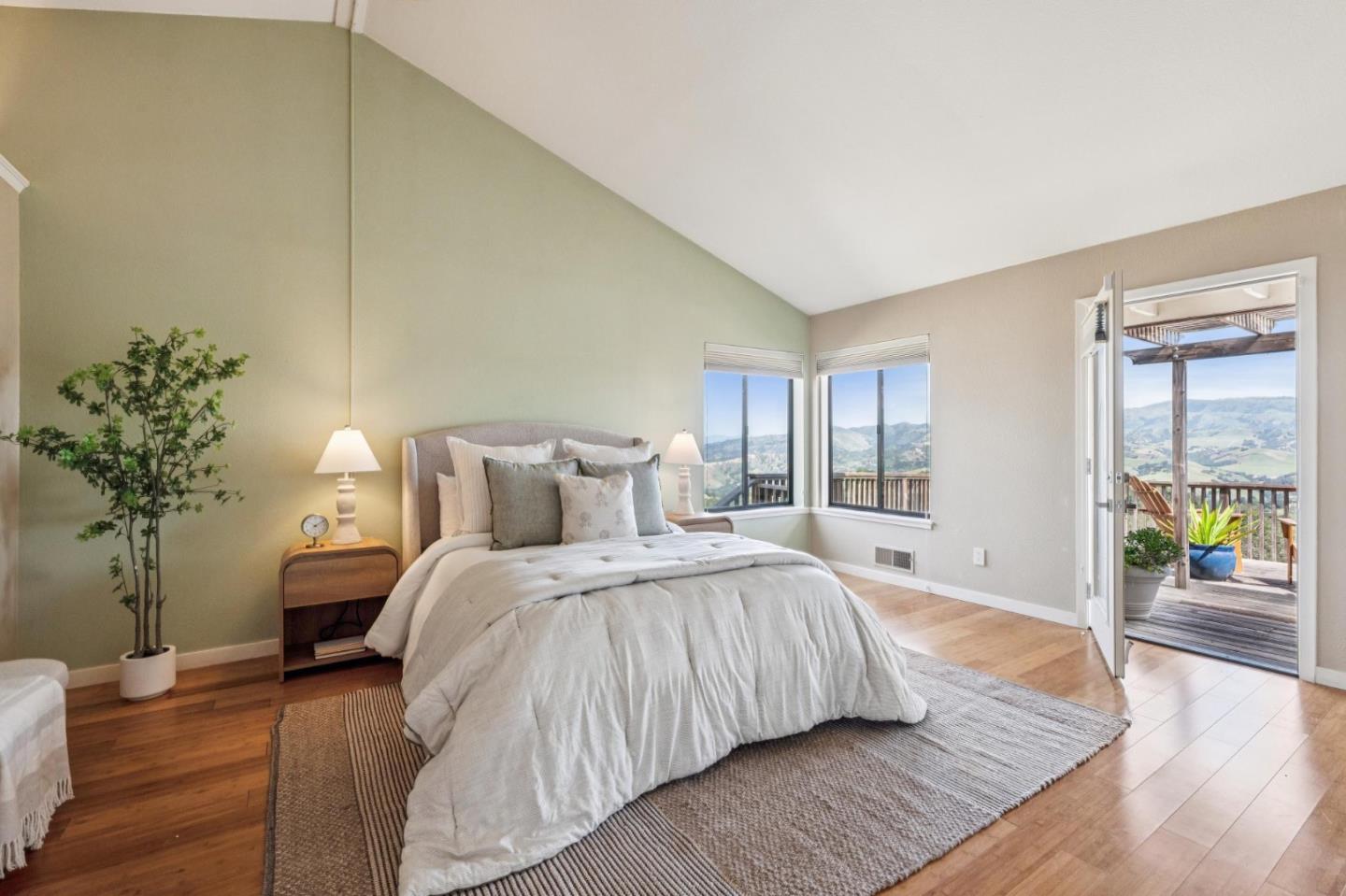 Detail Gallery Image 15 of 51 For 26245 Rinconada Dr, Carmel Valley,  CA 93924 - 4 Beds | 3/1 Baths